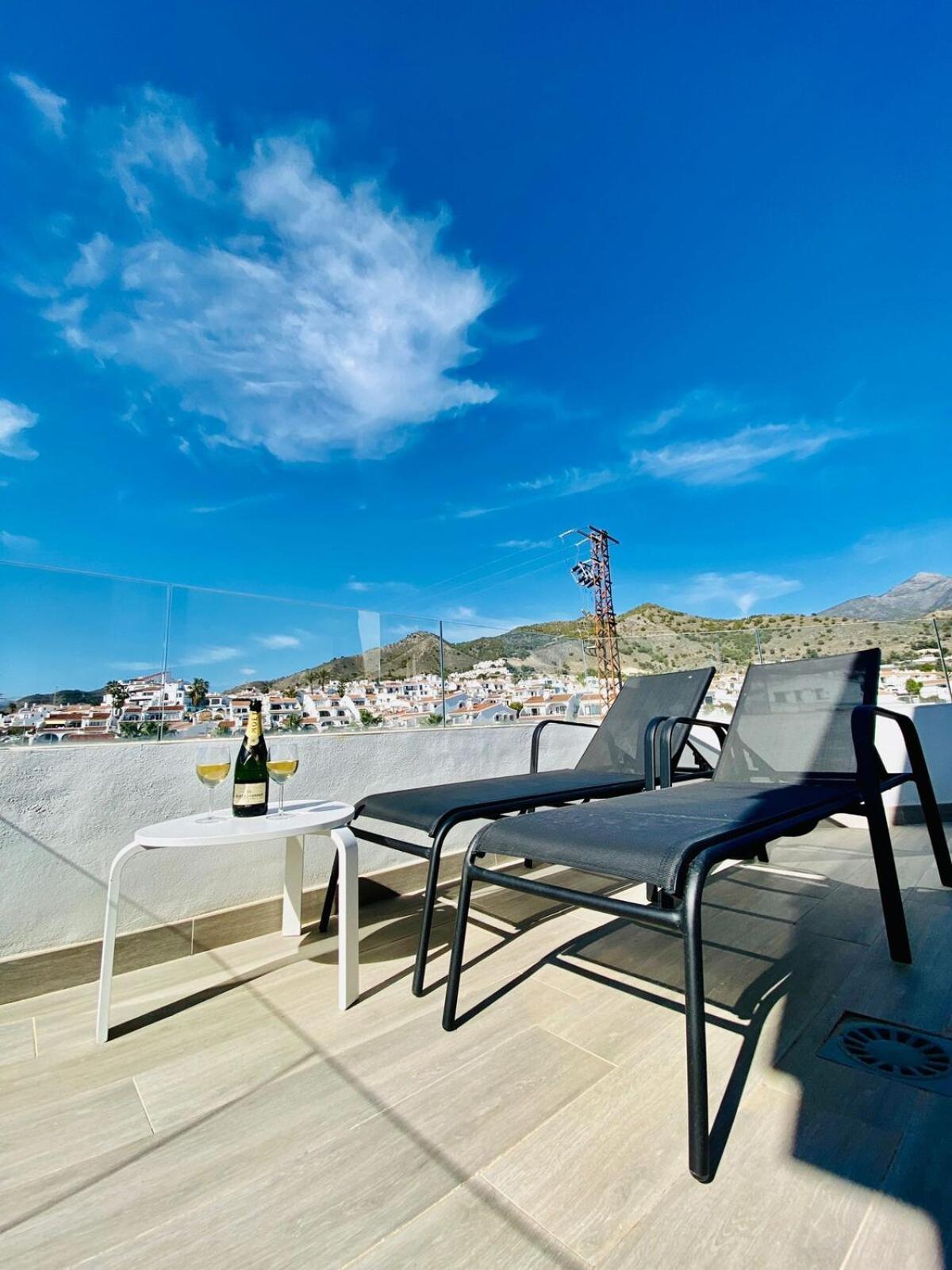 Royal Palm 22 Luxurious 3 Bedroom Penthouse Nerja Exterior photo